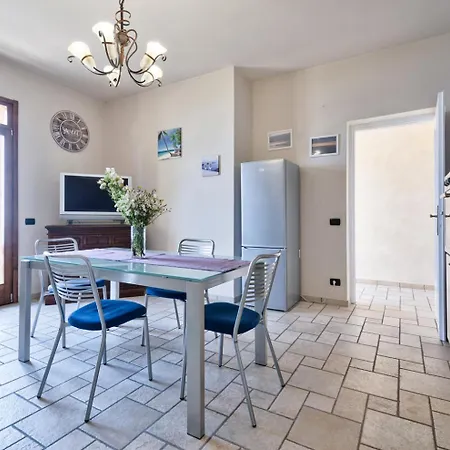 Casa Arianna: Incantevole Vista Lago E Piscina * Salo