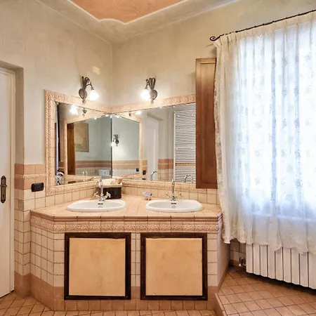 Casa Arianna: Incantevole Vista Lago E Piscina Apartment Salo
